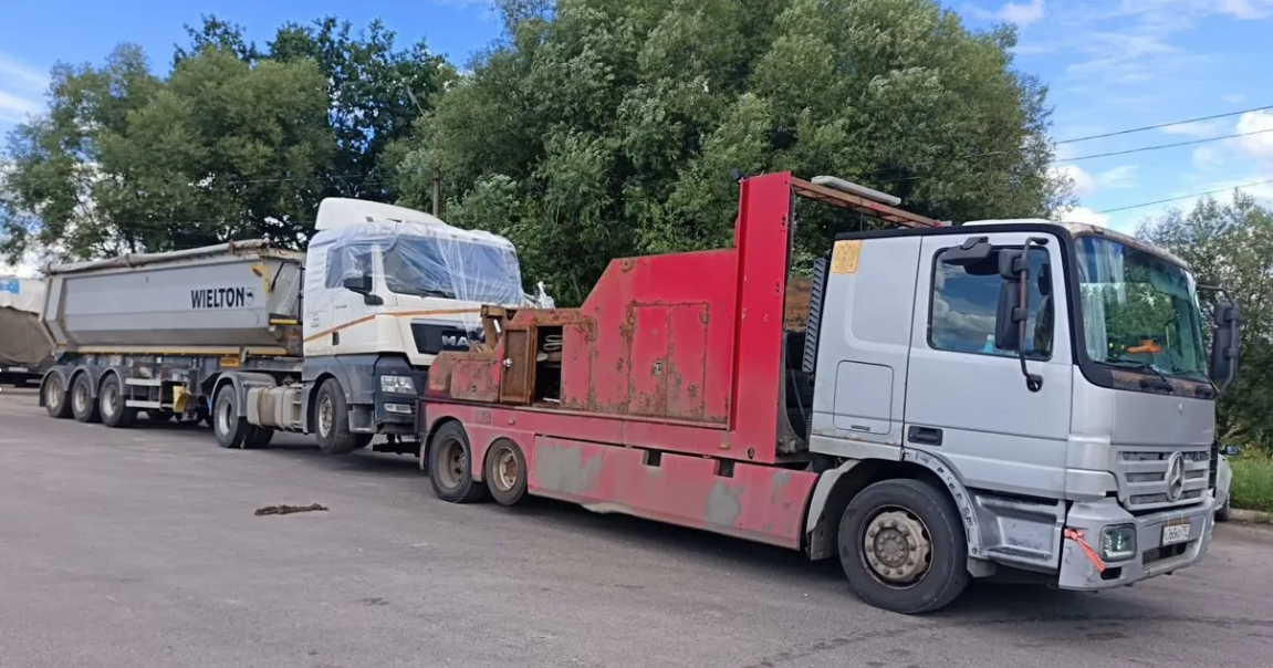 Prime Heavy Duty Towing providing heavy truck towing service using a flatbed in Fort Worth TX